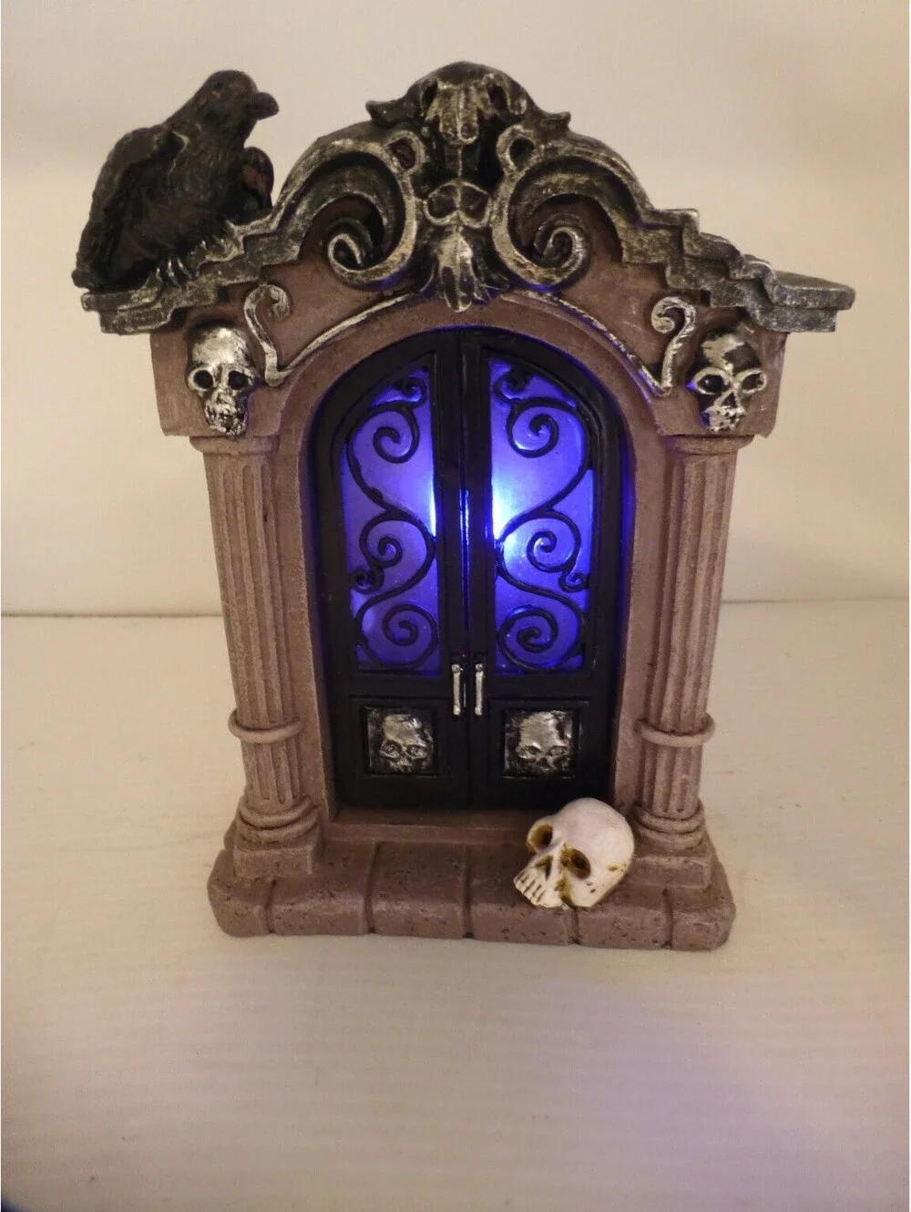 Halloween Light Up Raven Skull Gravestone Crypt Door LED Color Changing I2